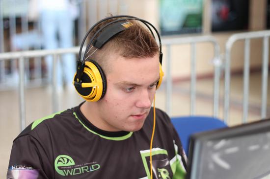 SYWJJ 的超级神剑魔斩杀四人， Darwin 的男枪表现惨淡， FunPlus Phoenix 横扫 Weibo Gaming