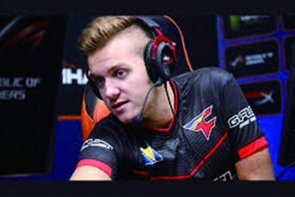 庆祝【2022LPL年度最佳阵容】的产生，精选英雄和皮肤将在2022年12月16日期间限时半价销售