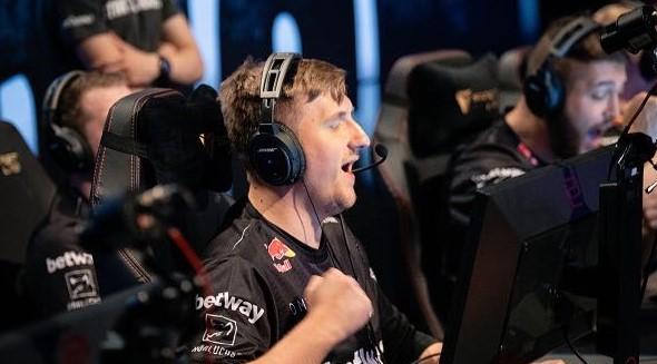 【赛后战报】不斩无名辈！LGD爆冷2：1击败BLG收官定组赛